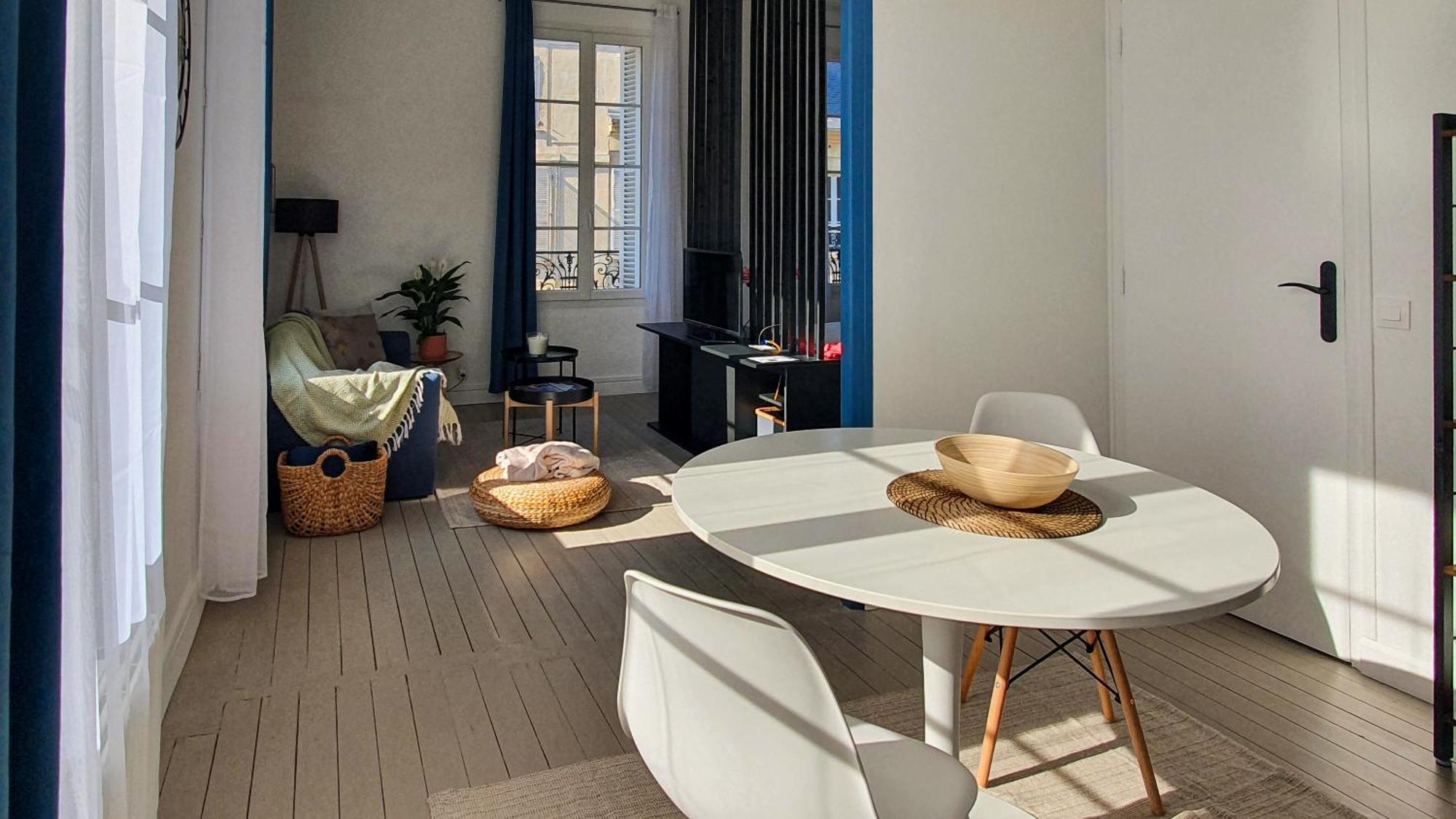 Charming Studio With View Of The Abbaye-Aux-Hommes Caen Bilik gambar