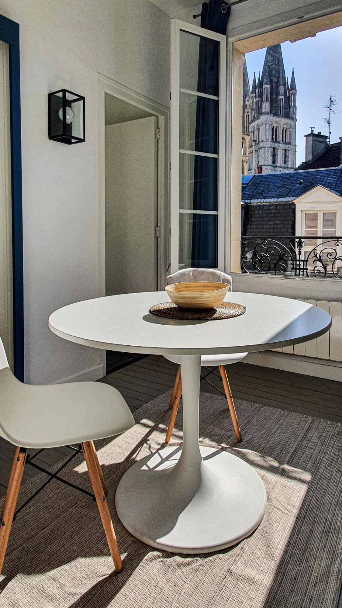 Charming Studio With View Of The Abbaye-Aux-Hommes Caen Bilik gambar