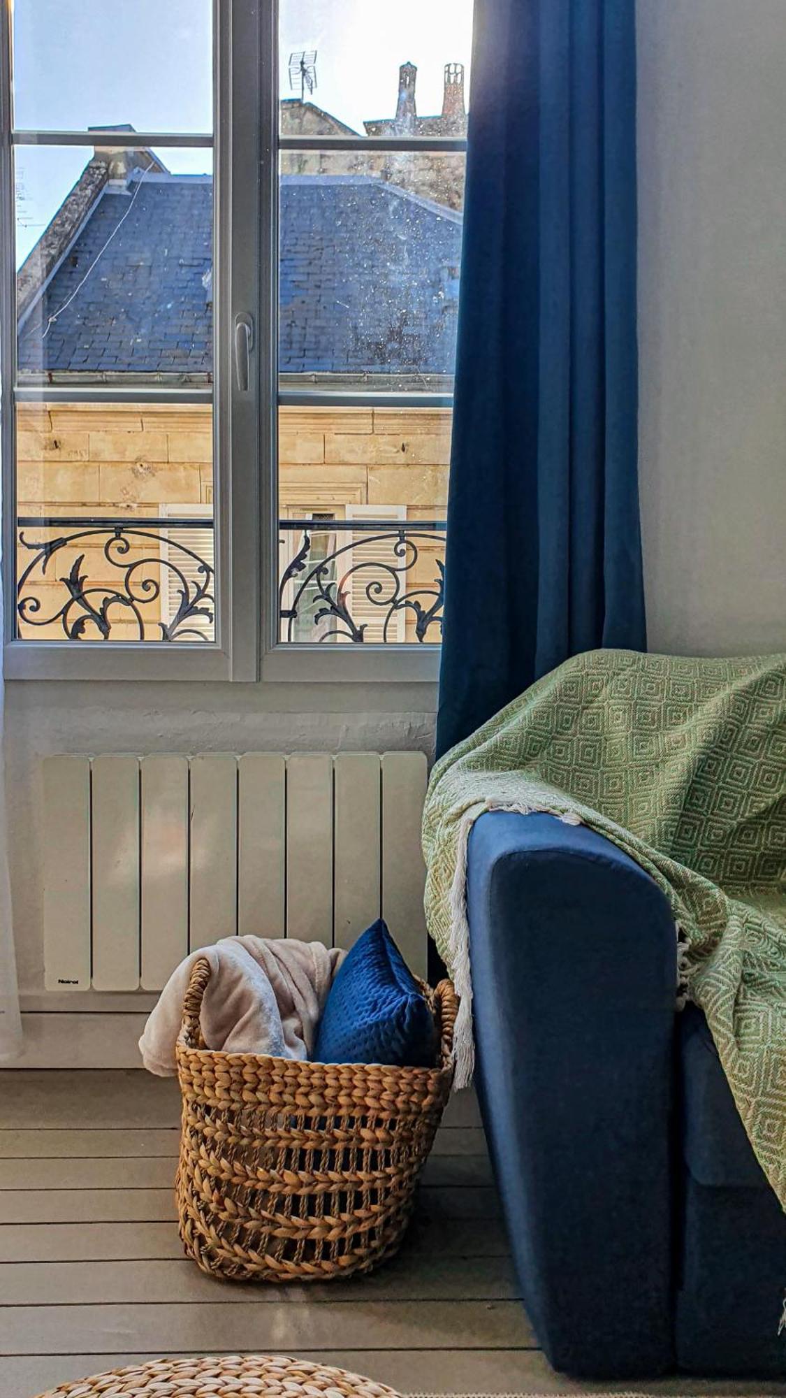 Charming Studio With View Of The Abbaye-Aux-Hommes Caen Bilik gambar