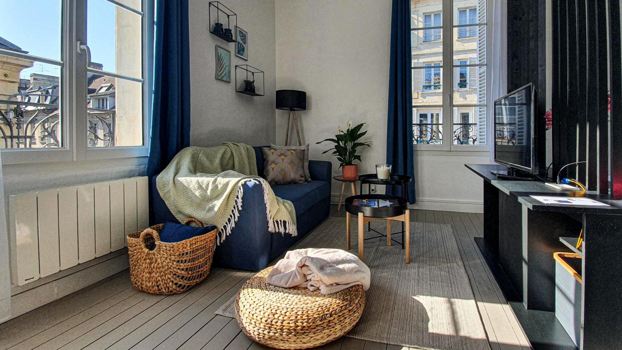 Charming Studio With View Of The Abbaye-Aux-Hommes Caen Bilik gambar
