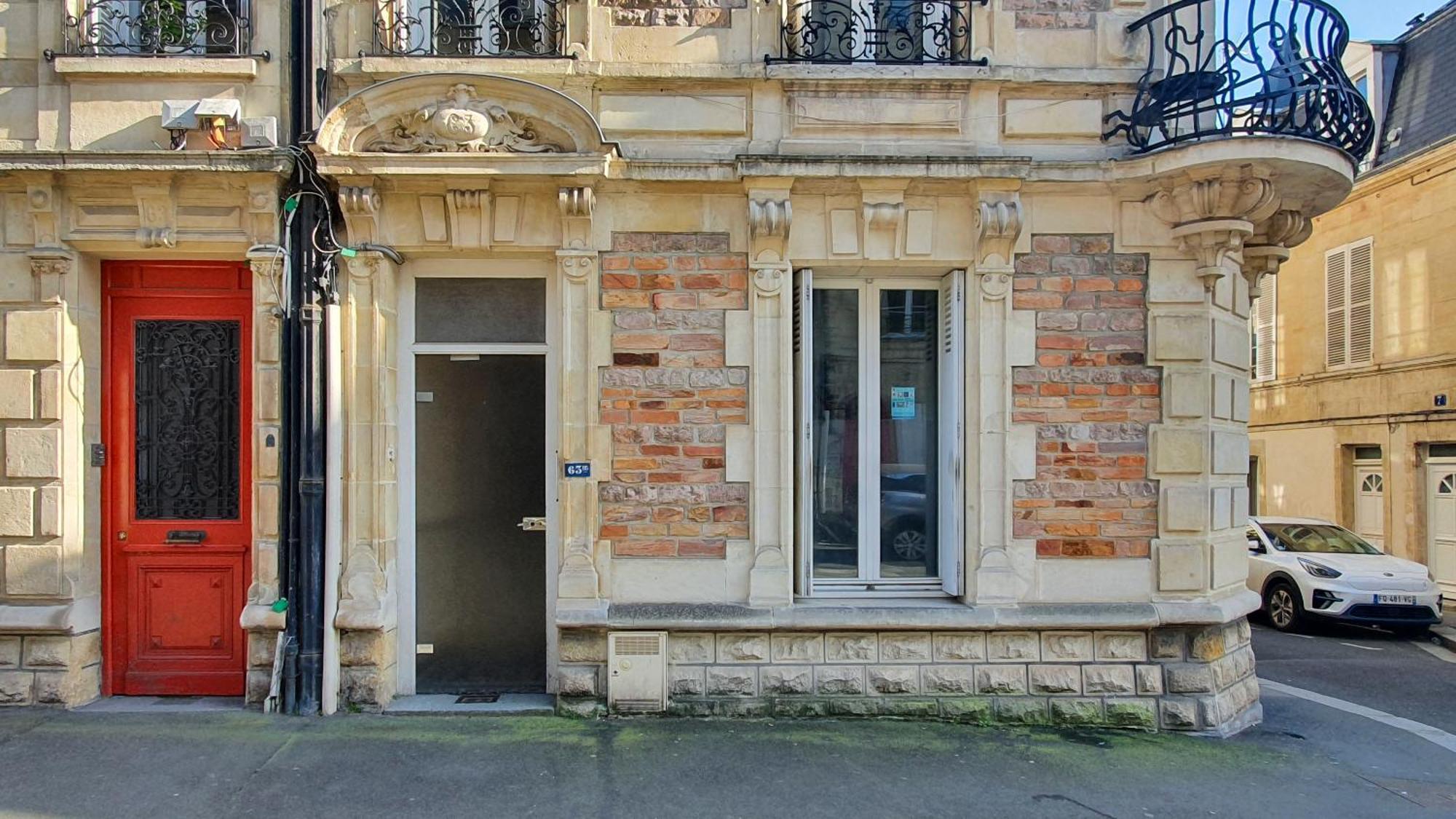 Charming Studio With View Of The Abbaye-Aux-Hommes Caen Bilik gambar